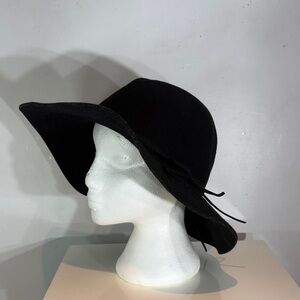 Aritzia Auxiliary Black 100% Wool Wide Brim Floppy Hat M/L
